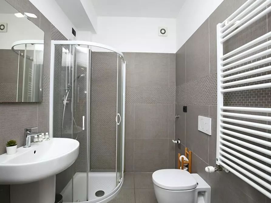 Immagine 10 di Camera in affitto  in Via Luigi Mercantini a Milano