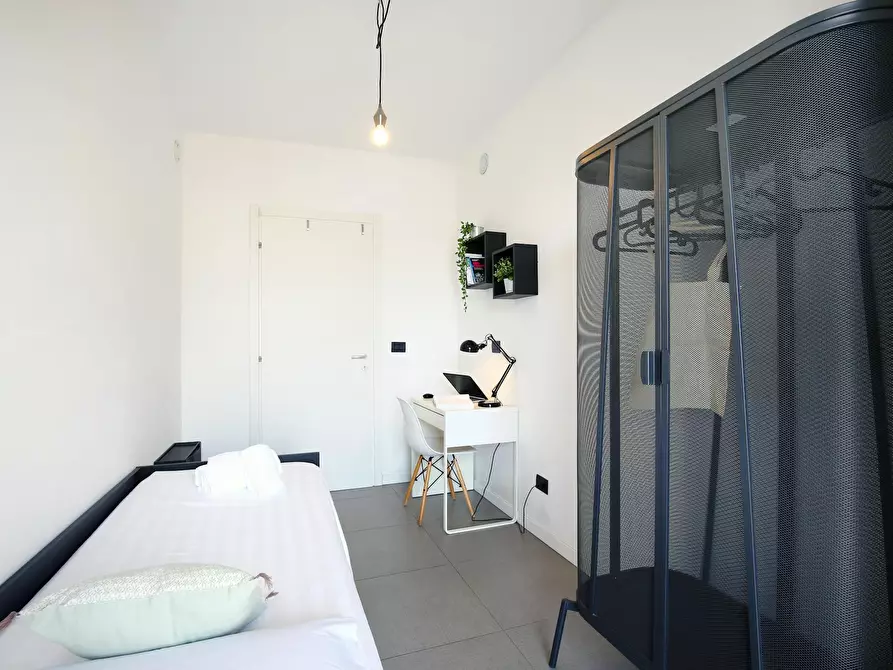 Immagine 4 di Camera in affitto  in Via Luigi Mercantini a Milano