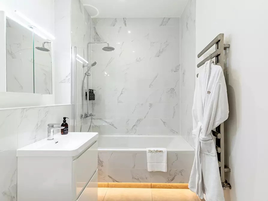 Immagine 3 di Appartamento in affitto  in Fulham Road a Kensington