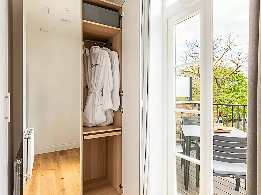 Immagine 6 di Appartamento in affitto  in Fulham Road a Kensington