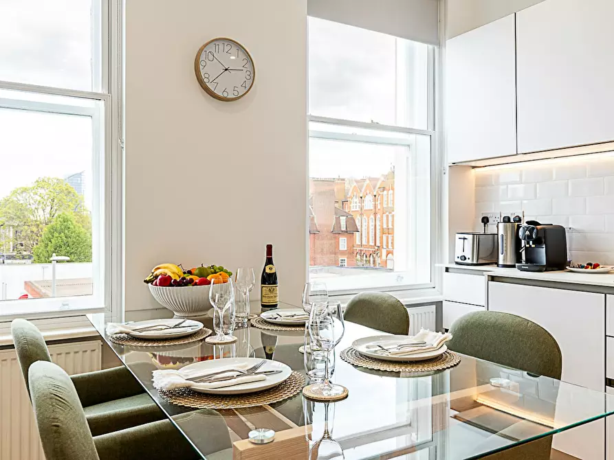 Immagine 5 di Appartamento in affitto  in Fulham Road a Kensington