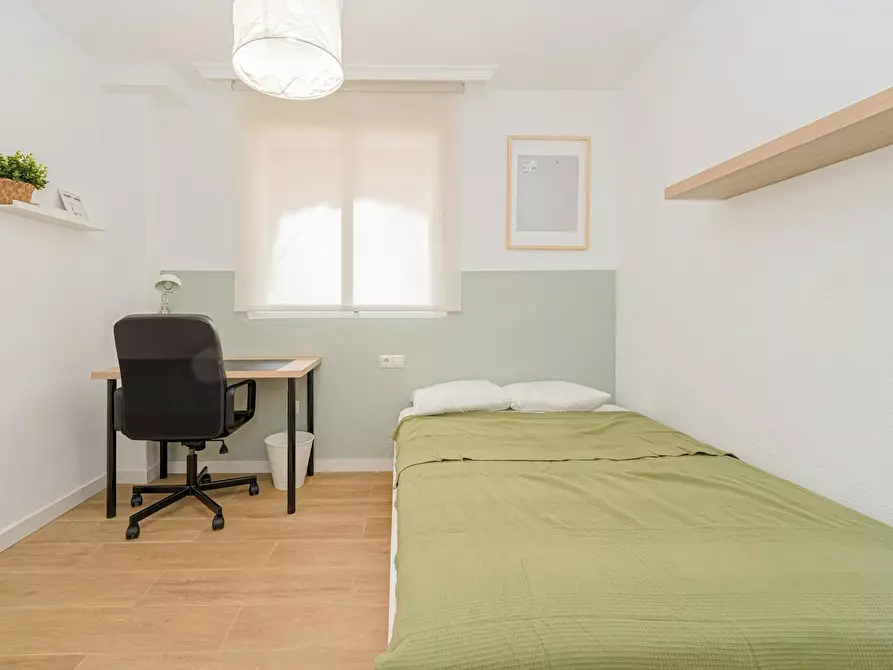 Immagine 1 di Camera in affitto  in Carrer Doctor Ferran a Alicante/Alacant