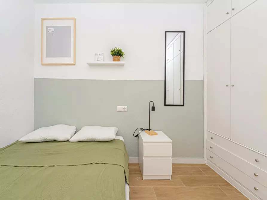 Immagine 2 di Camera in affitto  in Carrer Doctor Ferran a Alicante/Alacant