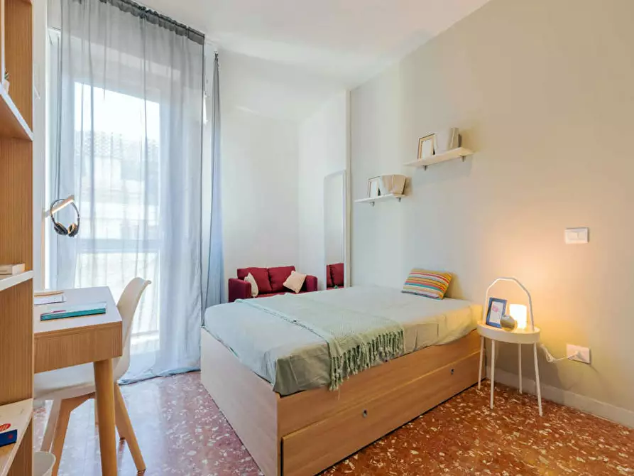 Immagine 4 di Camera in affitto  in Via Eugenio Torelli Viollier a Roma