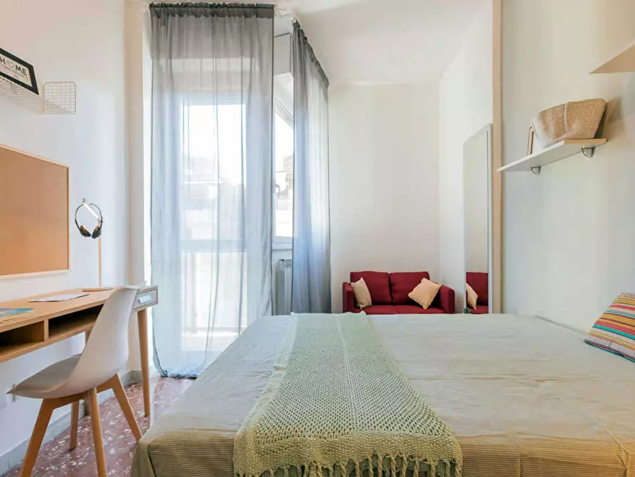 Immagine 2 di Camera in affitto  in Via Eugenio Torelli Viollier a Roma