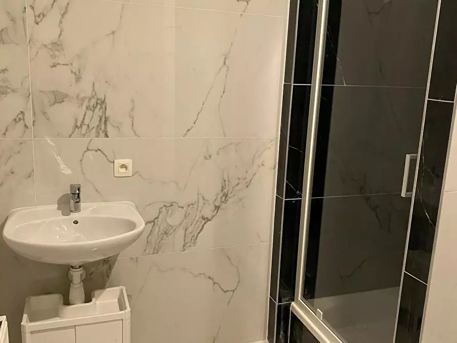 Immagine 9 di Camera in affitto  in Boulevard Maurice Lemonnier a Bruxelles