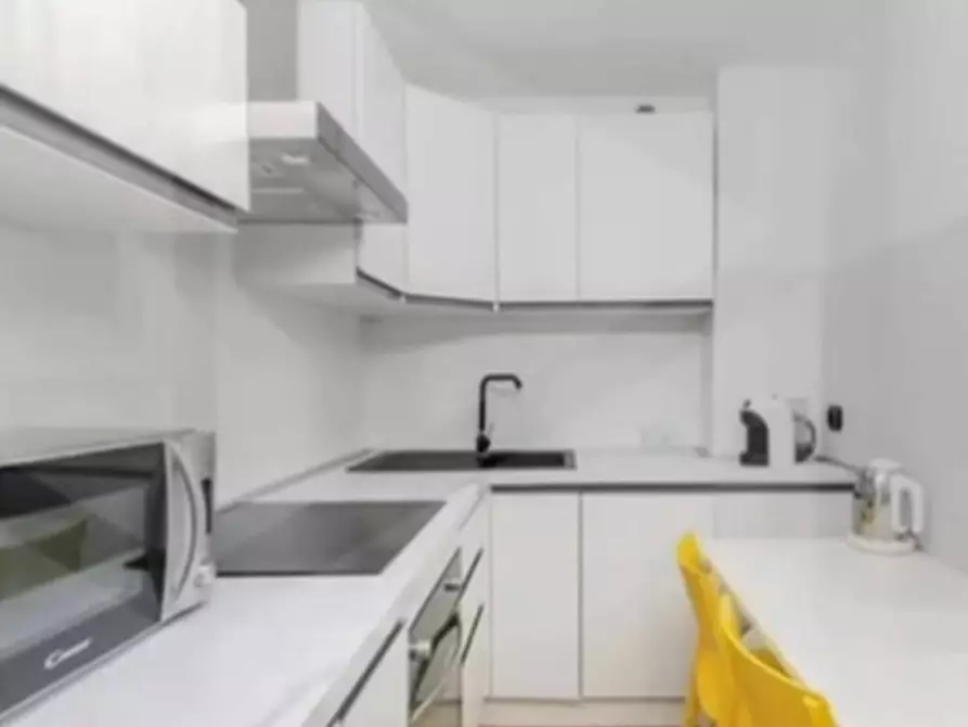 Immagine 2 di Camera condivisa in affitto  in Via Giovanni Battista Sammartini a Milano