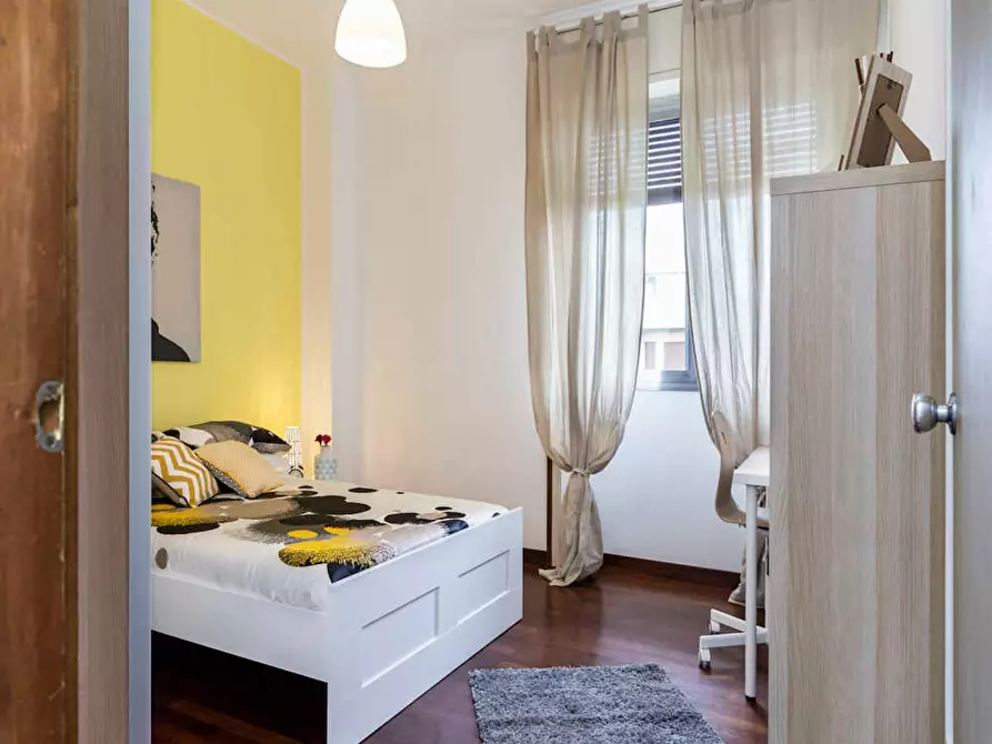 Immagine 2 di Camera in affitto  in Via Giuseppe Frua a Milano