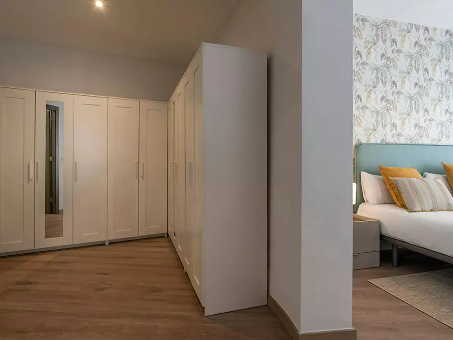 Immagine 4 di Appartamento in affitto  in Calle del Hospital a Valencia