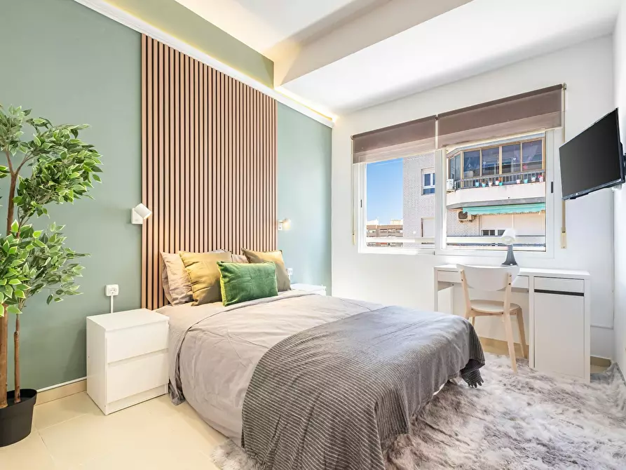 Immagine 1 di Camera in affitto  in Avenida de Aguilera a Alicante/Alacant