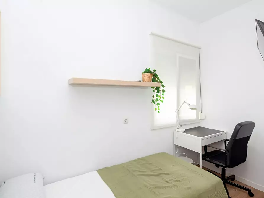 Immagine 2 di Camera in affitto  in Carrer de Rodrigo de Pertegás a Valencia