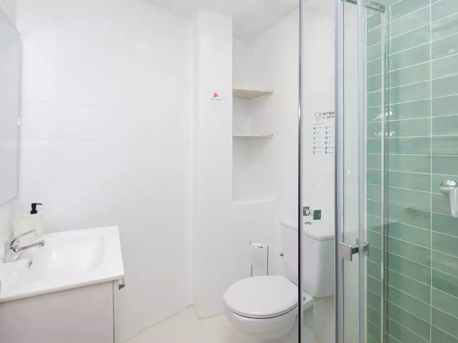 Immagine 6 di Camera in affitto  in Carrer de Rodrigo de Pertegás a Valencia