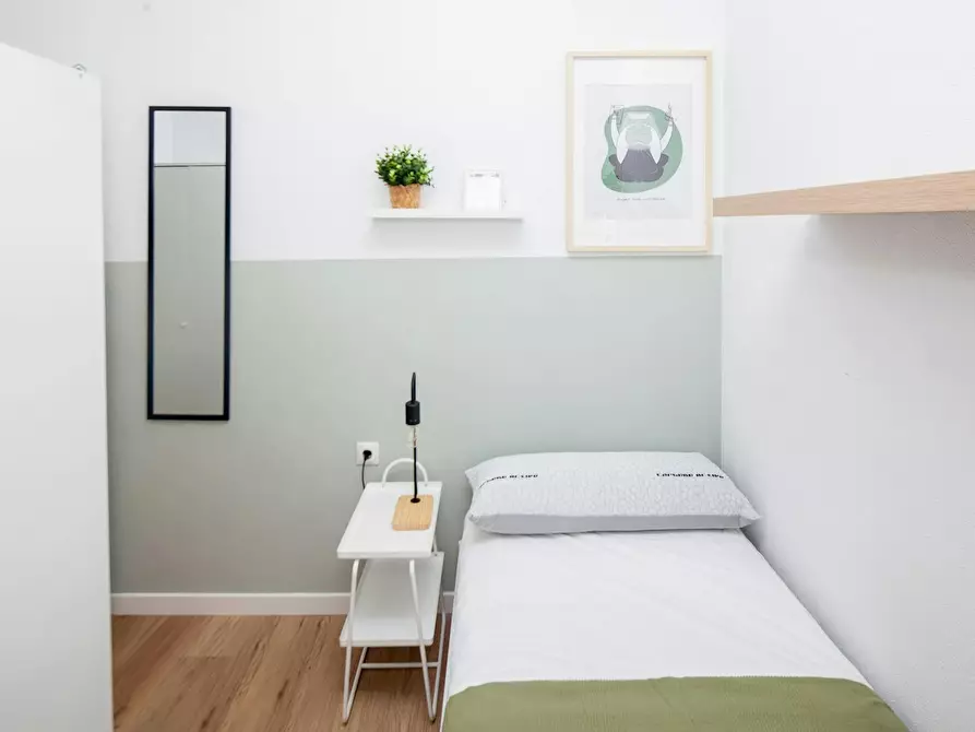 Immagine 1 di Camera in affitto  in Carrer de Rodrigo de Pertegás a Valencia