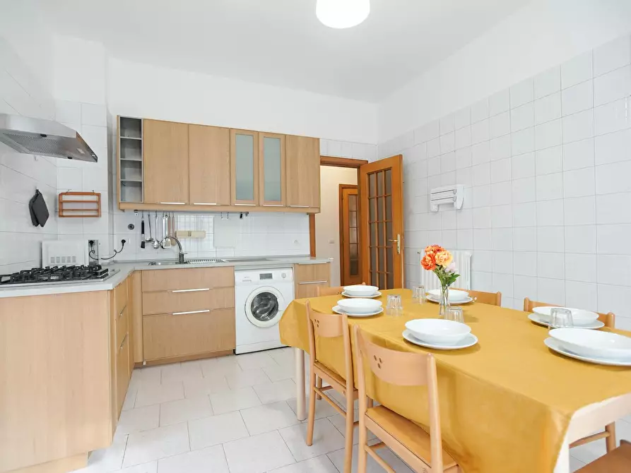 Immagine 9 di Camera in affitto  in Viale Bognar a Pozzuoli