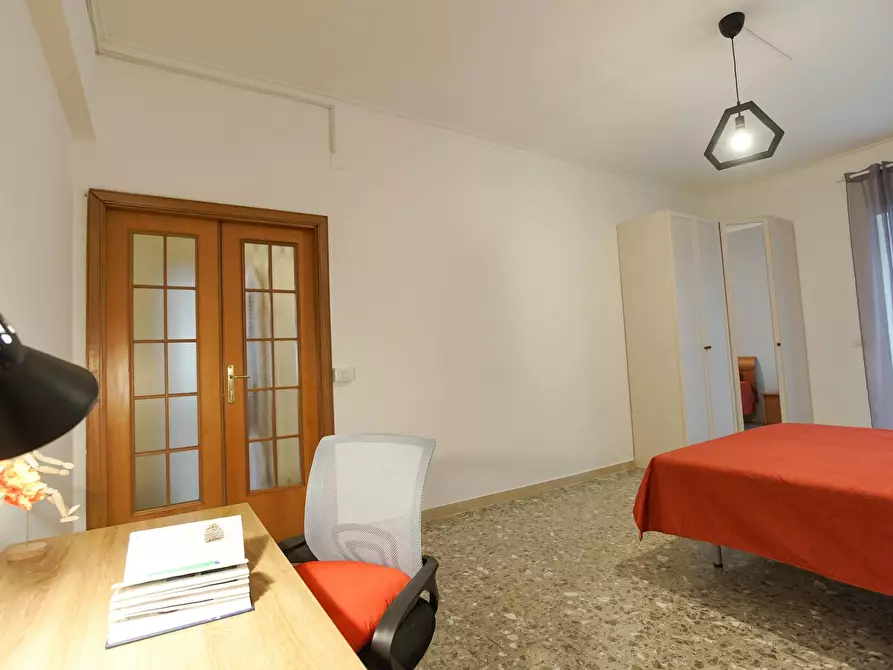 Immagine 4 di Camera in affitto  in Viale Bognar a Pozzuoli