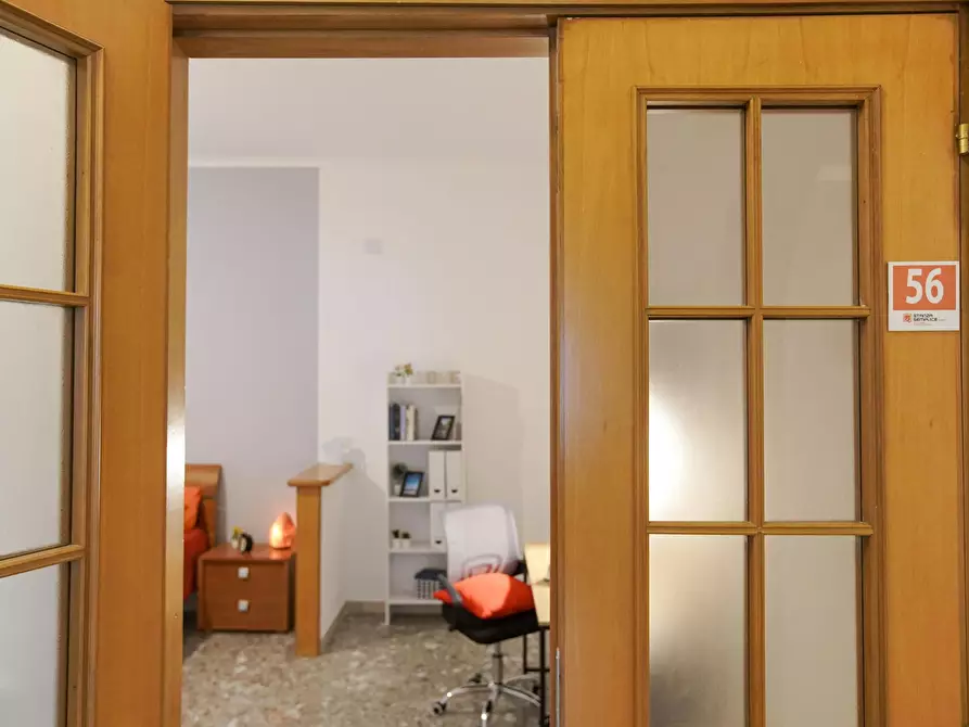 Immagine 1 di Camera in affitto  in Viale Bognar a Pozzuoli