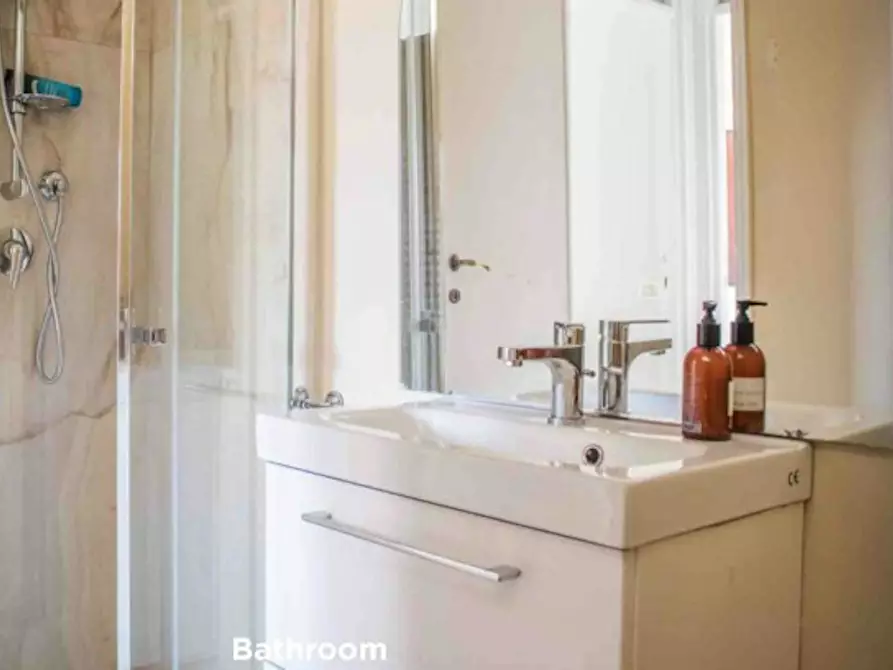 Immagine 8 di Camera in affitto  in Via Valdagno a Roma