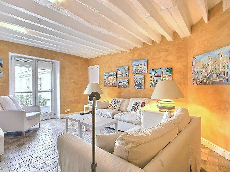 Immagine 1 di Appartamento in affitto  in Rue Saint-Sulpice a Paris 06