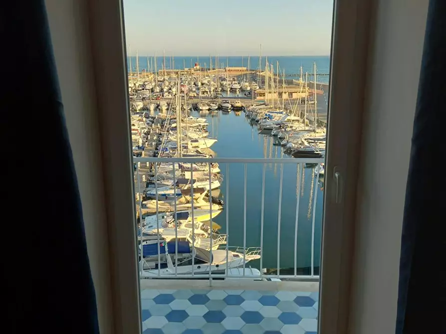 Immagine 1 di Appartamento in affitto  in Piazza Guglielmo Marconi a Nettuno