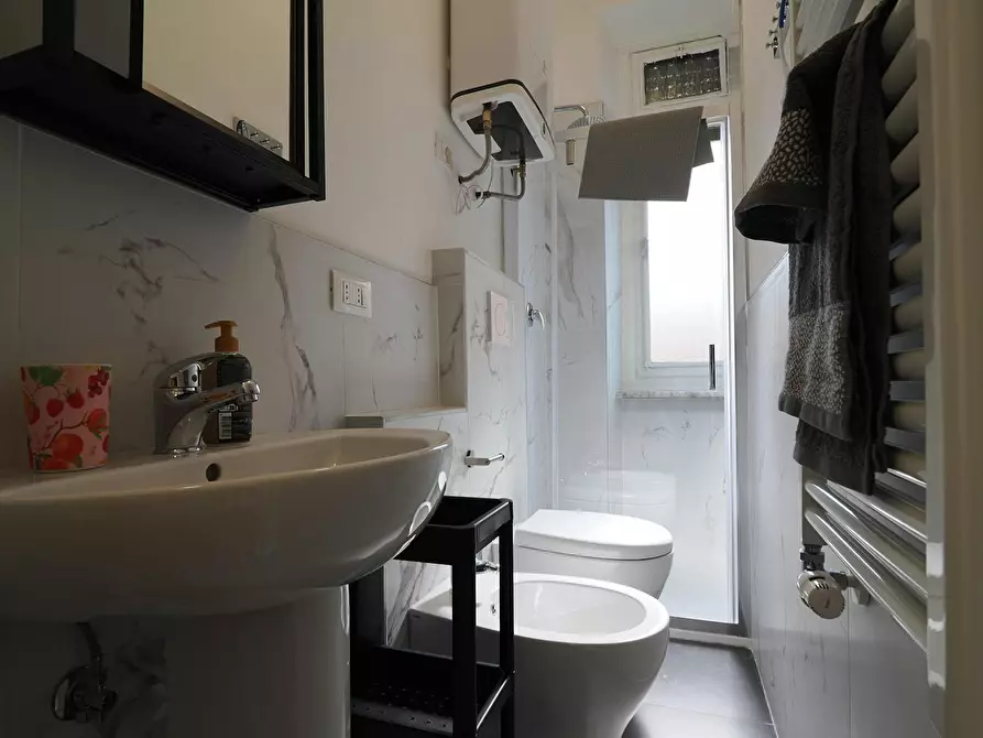 Immagine 10 di Camera in affitto  in Corso Peschiera a Torino