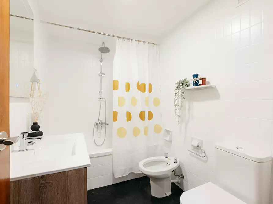 Immagine 8 di Camera in affitto  in Carrer de Colón a Valencia