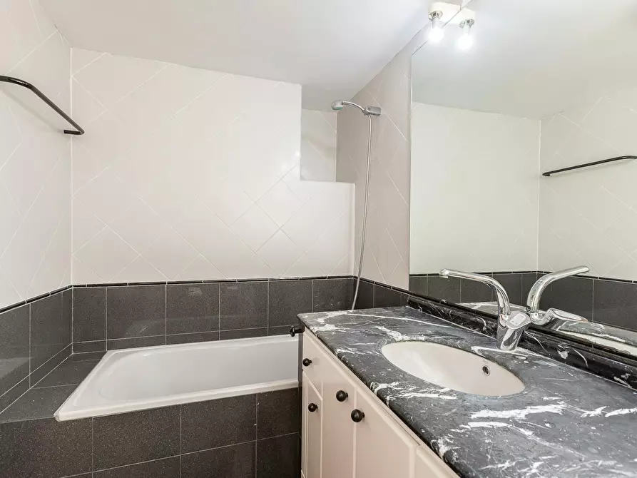 Immagine 10 di Camera in affitto  in Carrer del Doctor Vila Barberà a Valencia