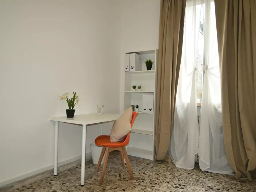 Immagine 5 di Camera in affitto  in Vicolo Franco Villa a Reggio Nell'emilia