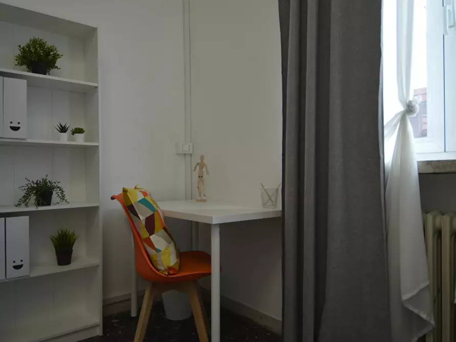 Immagine 5 di Camera in affitto  in Vicolo Franco Villa a Reggio Nell'emilia