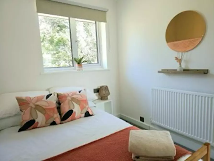 Immagine 4 di Casa indipendente in affitto  in Tushmore Lane a Crawley