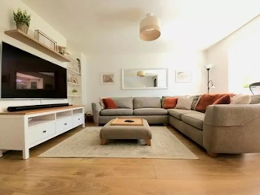 Immagine 1 di Casa indipendente in affitto  in Tushmore Lane a Crawley