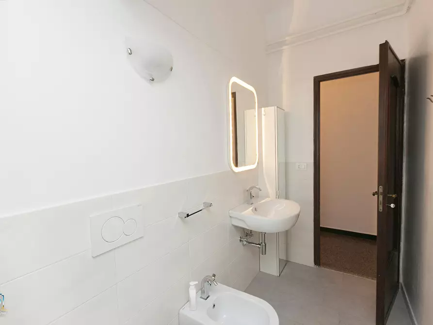 Immagine 6 di Camera in affitto  in Corso Buenos Aires a Genova