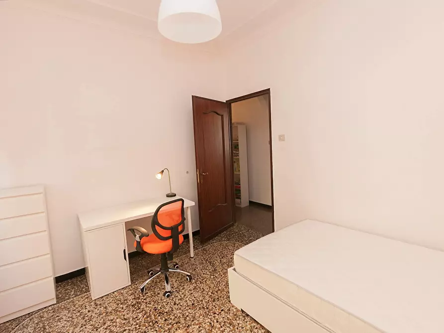 Immagine 3 di Camera in affitto  in Corso Buenos Aires a Genova