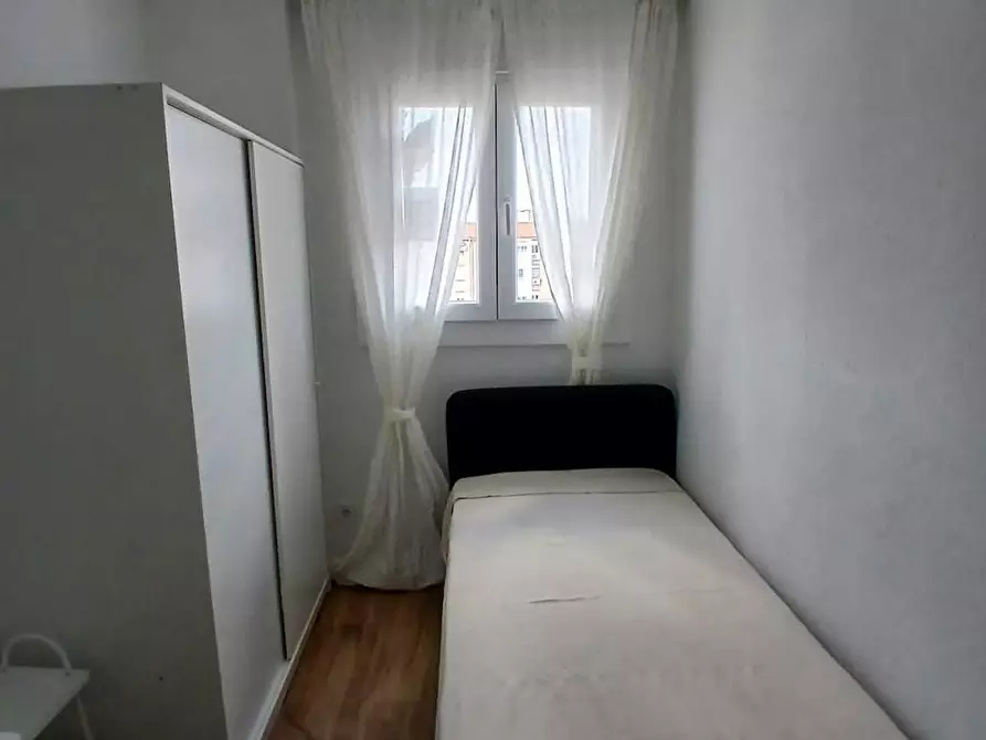 Immagine 4 di Camera in affitto  in Calle Besolla a Madrid