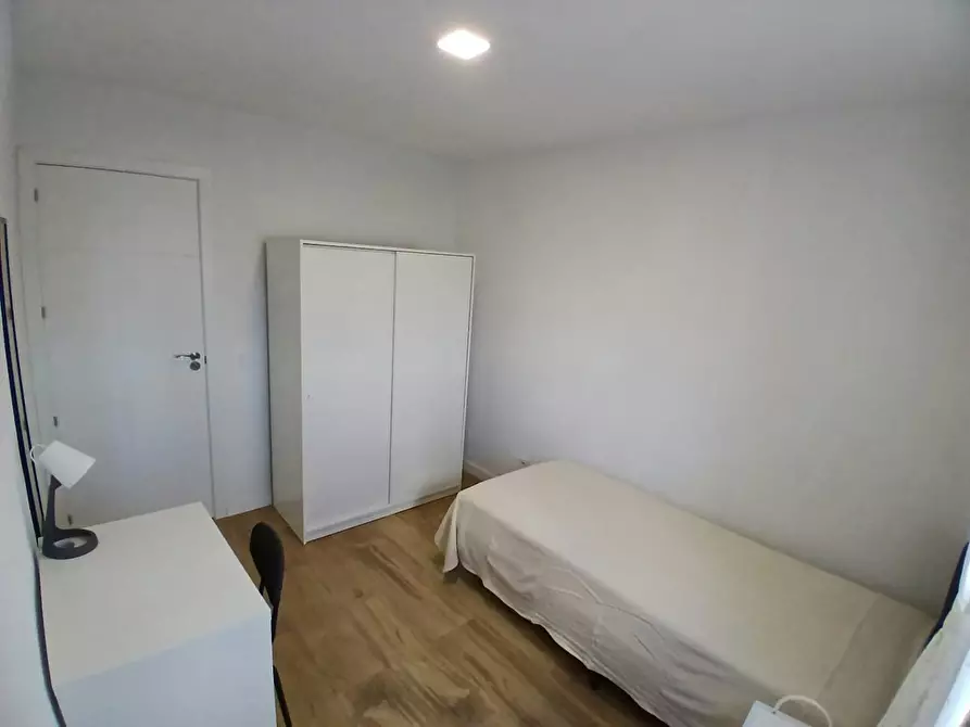 Immagine 3 di Camera in affitto  in Calle Besolla a Madrid