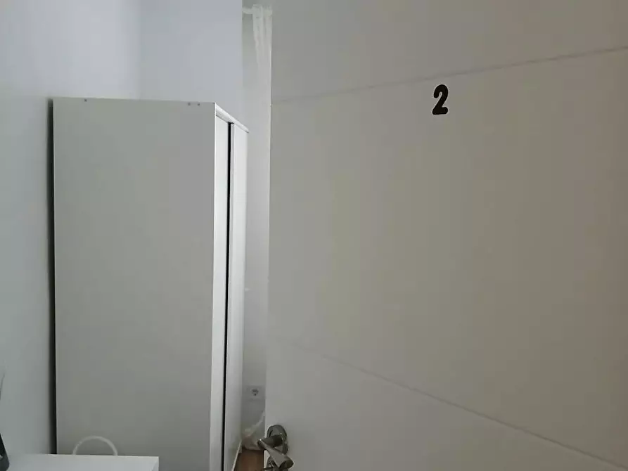 Immagine 1 di Camera in affitto  in Calle Besolla a Madrid
