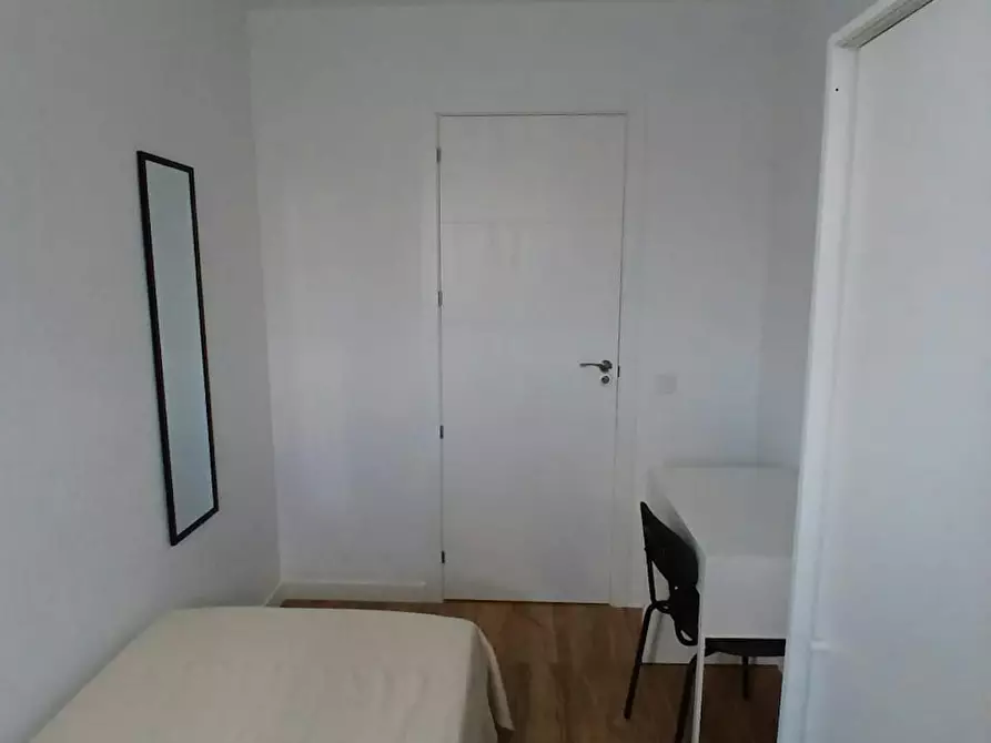 Immagine 5 di Camera in affitto  in Calle Besolla a Madrid