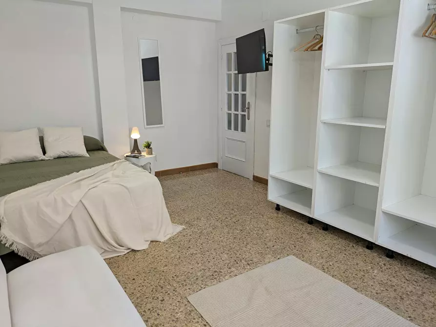 Immagine 7 di Camera in affitto  in Carrer de Bernat i Baldoví a Burjassot