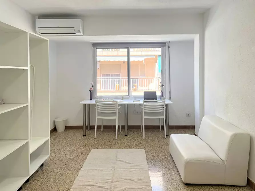 Immagine 4 di Camera in affitto  in Carrer de Bernat i Baldoví a Burjassot