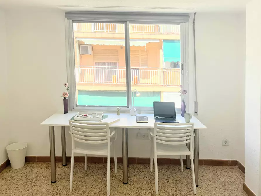 Immagine 5 di Camera in affitto  in Carrer de Bernat i Baldoví a Burjassot
