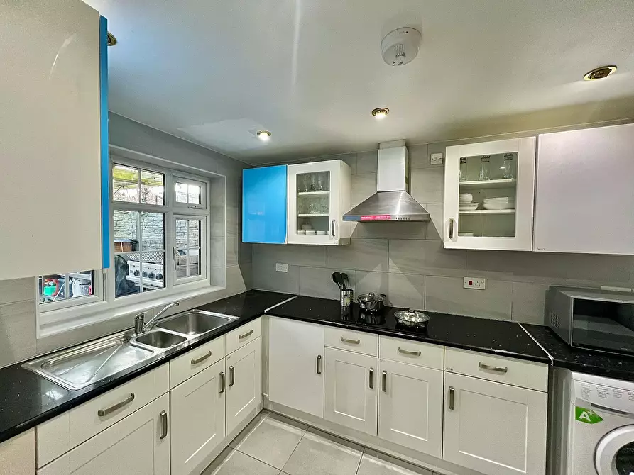 Immagine 4 di Casa indipendente in affitto  in Cat Hill a Barnet