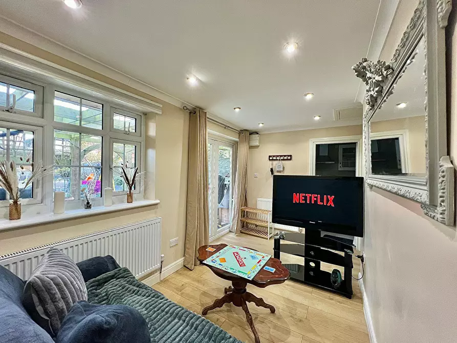 Immagine 3 di Casa indipendente in affitto  in Cat Hill a Barnet