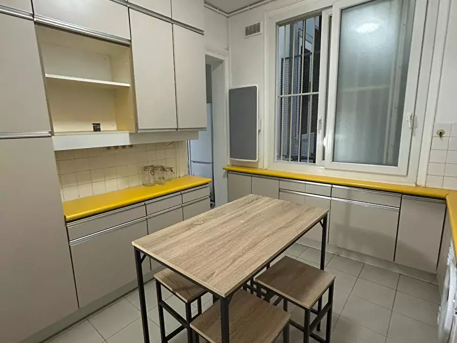 Immagine 8 di Camera in affitto  in Rue des Saussaies a Paris 08