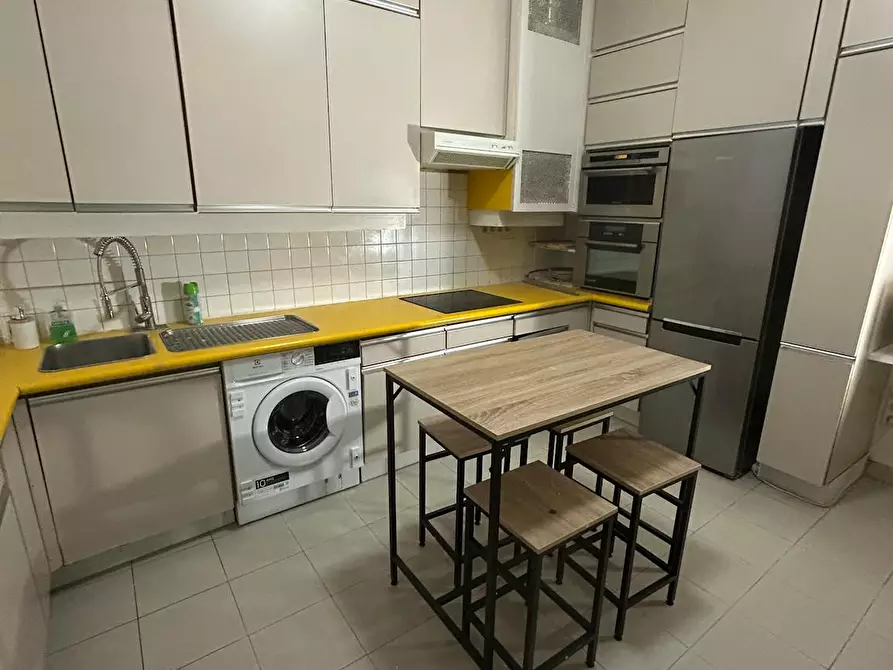 Immagine 6 di Camera in affitto  in Rue des Saussaies a Paris 08