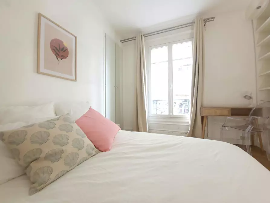 Immagine 5 di Camera in affitto  in Rue des Saussaies a Paris 08