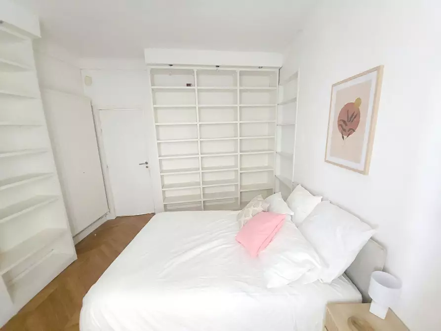 Immagine 3 di Camera in affitto  in Rue des Saussaies a Paris 08