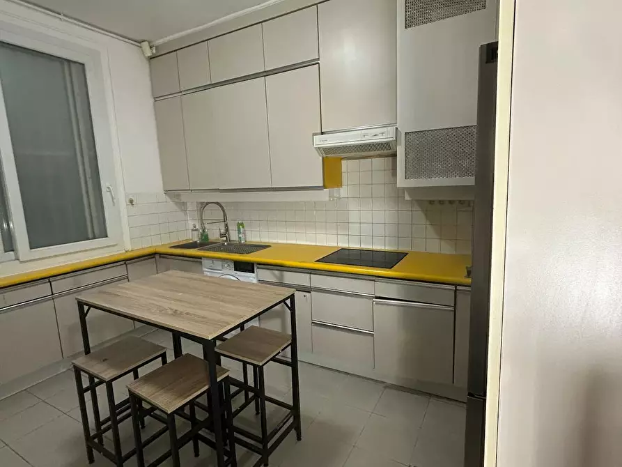 Immagine 7 di Camera in affitto  in Rue des Saussaies a Paris 08