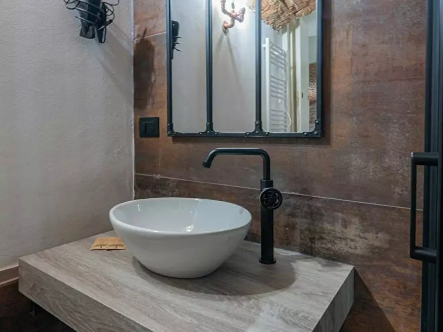 Immagine 9 di Casa indipendente in affitto  in Piazza Santa Maria in Campo a Firenze