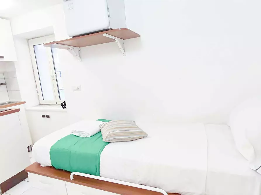 Immagine 1 di Appartamento in affitto  in Via Salvator Rosa a Napoli