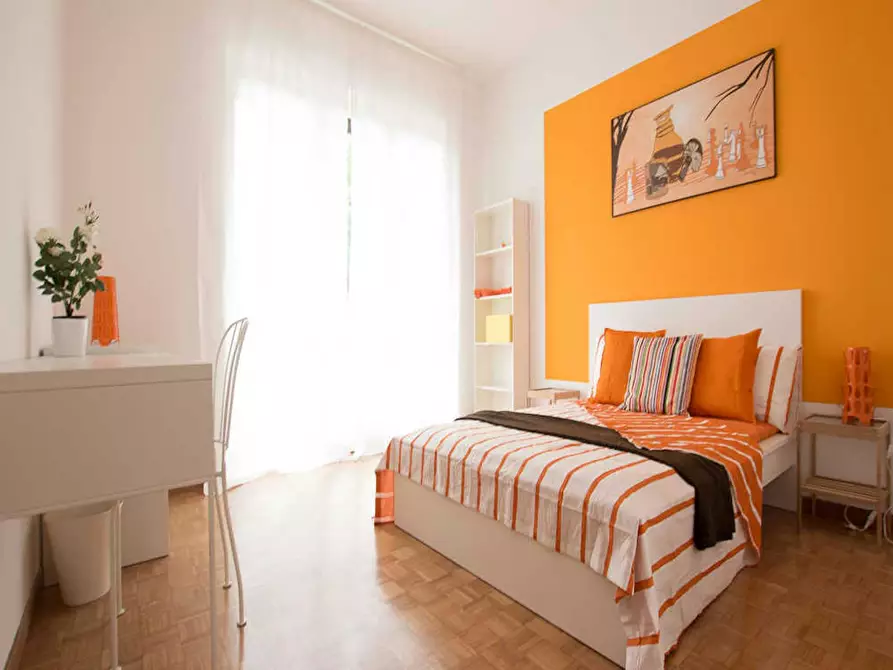 Immagine 1 di Camera in affitto  in Via Alfonso Capecelatro a Milano