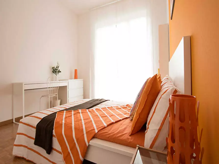 Immagine 2 di Camera in affitto  in Via Alfonso Capecelatro a Milano